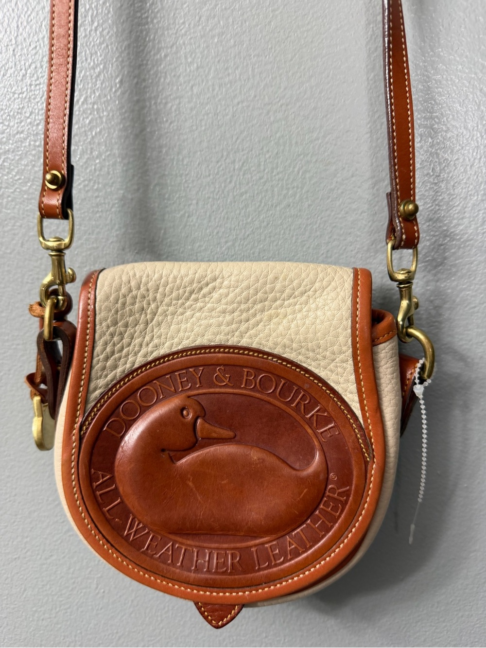 Vintage Dooney Bourke All Weather Leather 2 Duck Bag cream y2k 90s Crossbody - Picture 4 of 12